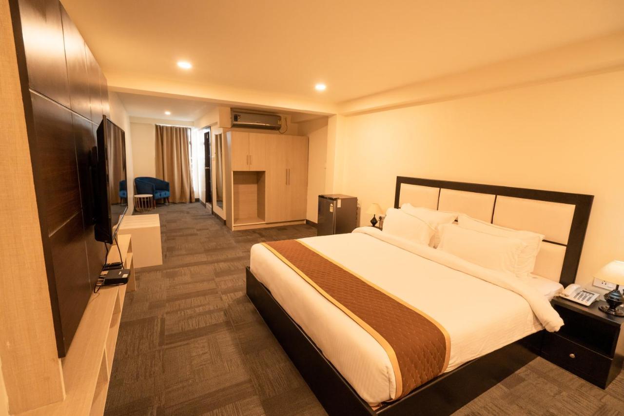 Royale Lalawi Hotel Āīzawl Buitenkant foto