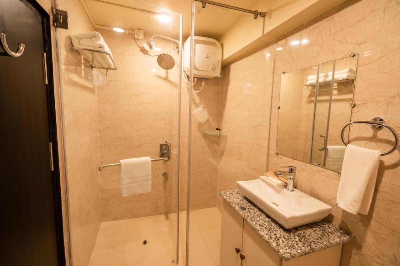 Royale Lalawi Hotel Āīzawl Buitenkant foto