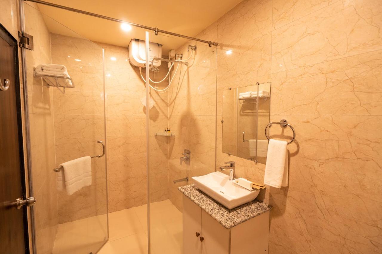 Royale Lalawi Hotel Āīzawl Buitenkant foto