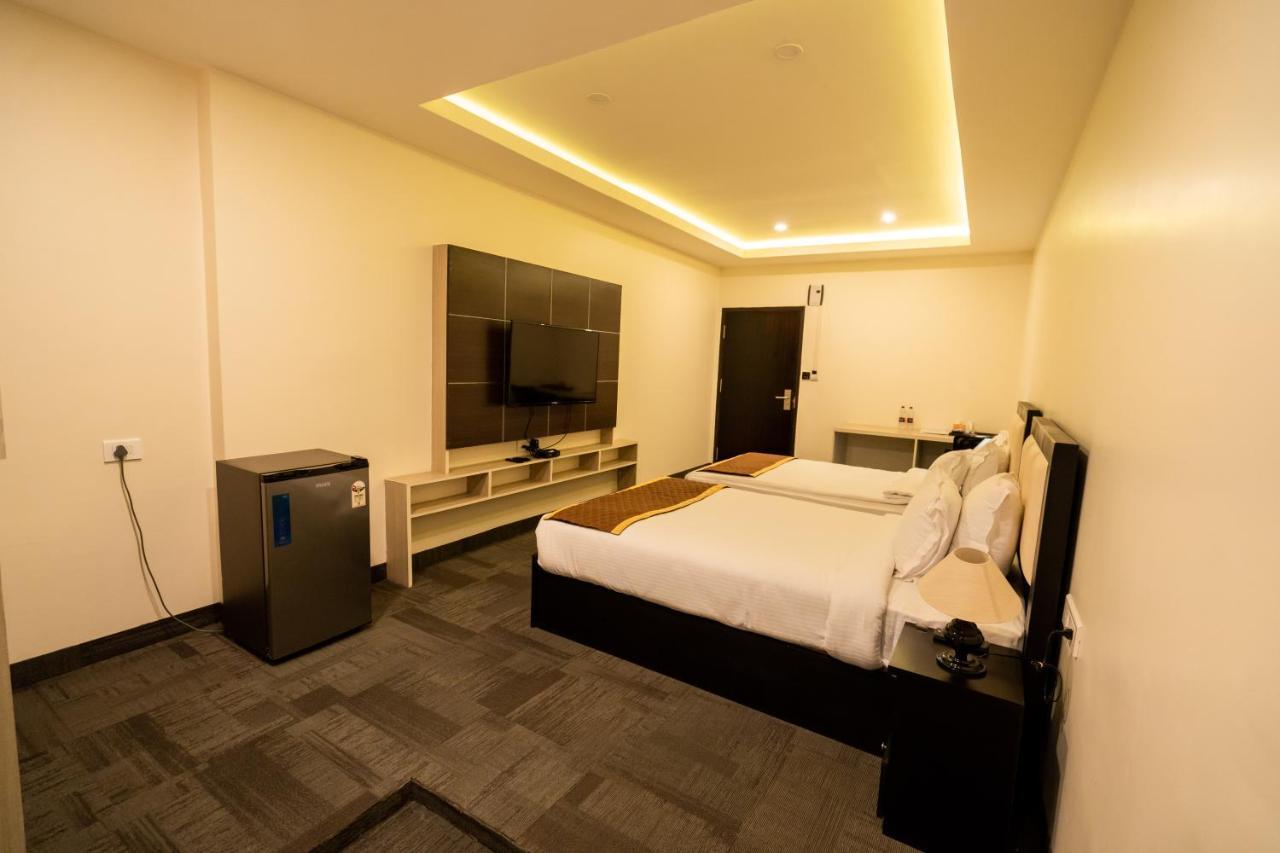 Royale Lalawi Hotel Āīzawl Buitenkant foto