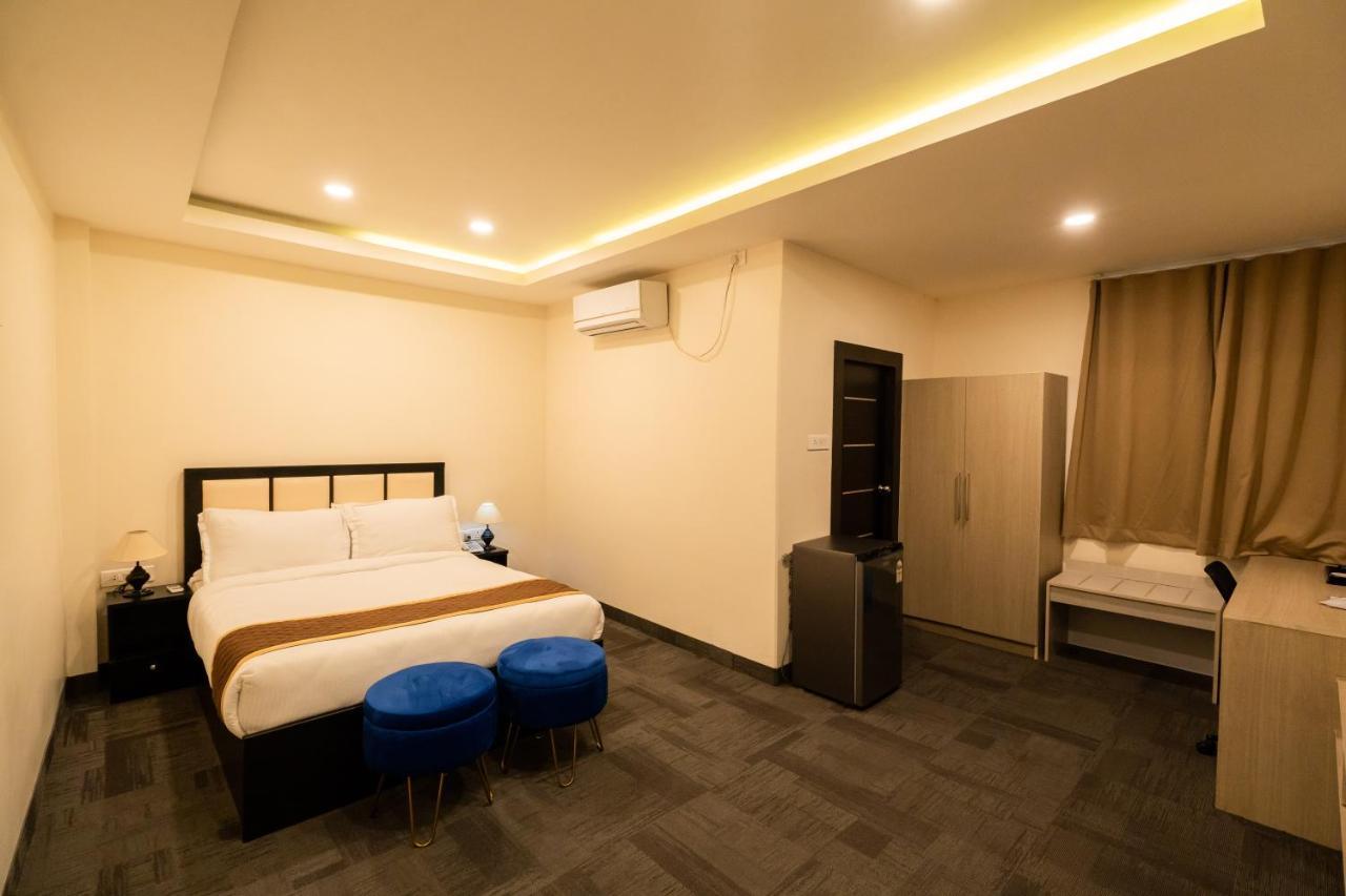 Royale Lalawi Hotel Āīzawl Buitenkant foto