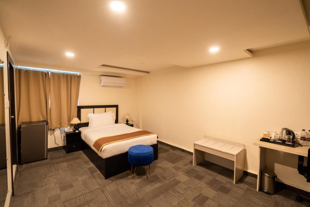 Royale Lalawi Hotel Āīzawl Buitenkant foto
