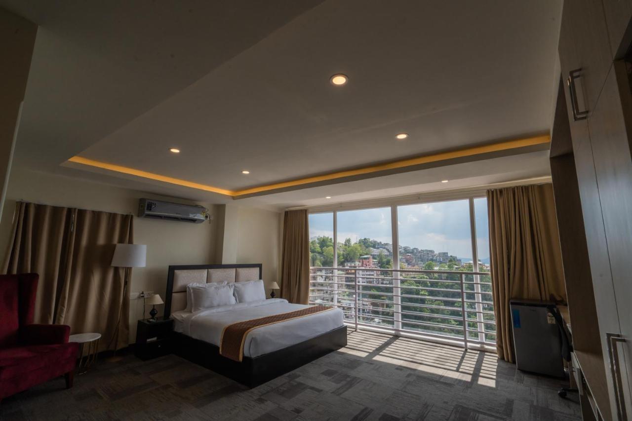 Royale Lalawi Hotel Āīzawl Buitenkant foto