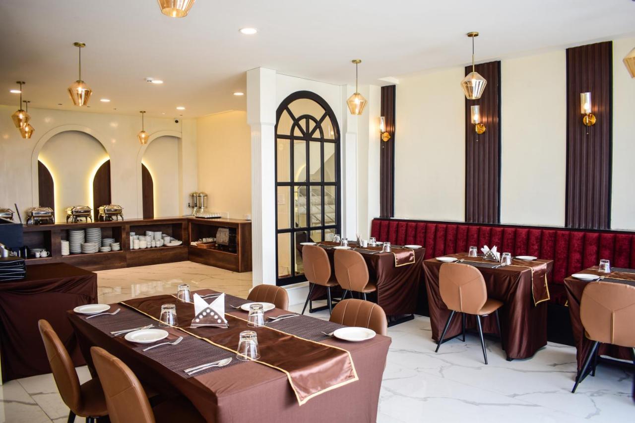 Royale Lalawi Hotel Āīzawl Buitenkant foto