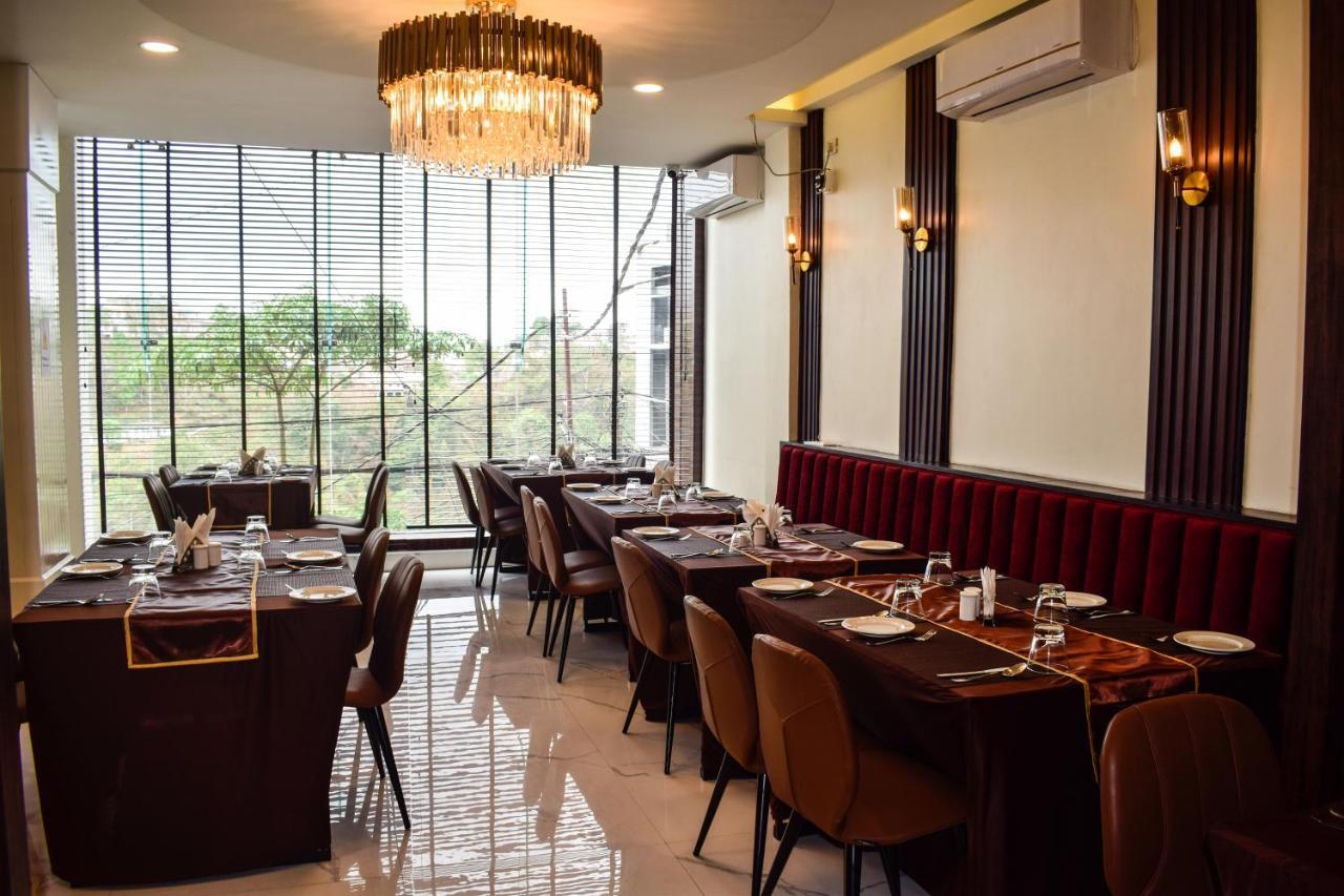 Royale Lalawi Hotel Āīzawl Buitenkant foto